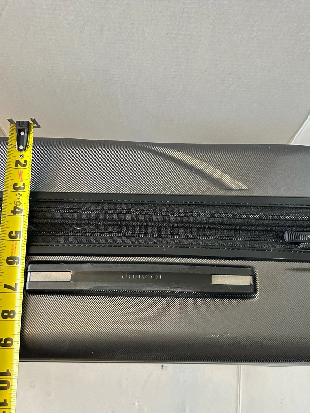 Ricardo Hard Shell Carry-On Luggage in Gunmetal Gray